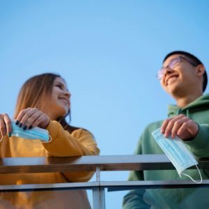 Tawa di Tengah Badai: Kekuatan Tawa untuk Kesehatan Mental